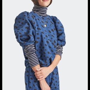 **IN SEARCH OF** Clare V puff sleeve sweatshirt in marine Jaguar size M